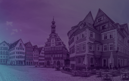 Blick auf den Marktplatz mit dem historischen Rathaus in Esslingen