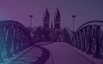 Blick auf die Wiwili Brücke in Freiburg im Breisgau