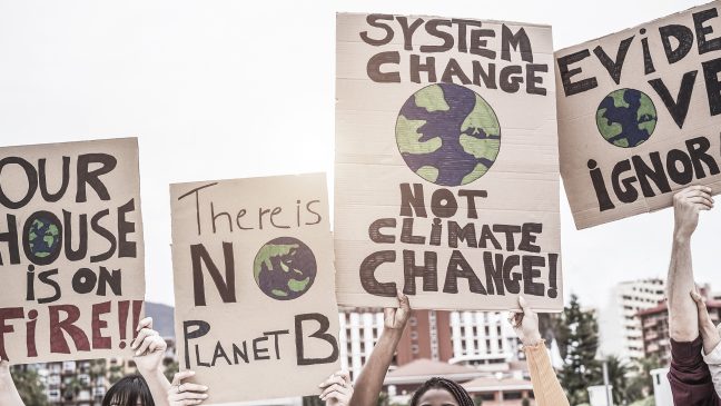 Verantwortung übernehmen im Klimaschutz. Demonstration zum Klimaschutz. There is no Planet B.